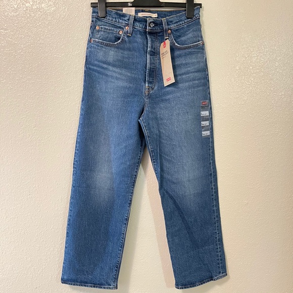 Levi's Denim - NWT! Levi’s Ribcage Straight Ankle Jeans!